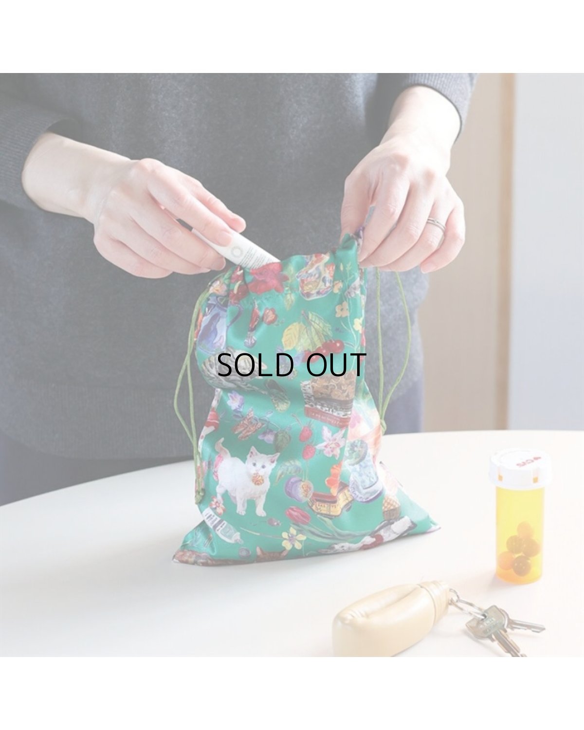 画像2: 【Nathalie Lete】Satin drawstring pouch｜ナタリー・レテ　サテンポーチ｜サテン地巾着袋　巾着バッグ｜ネコ猫ねこ (2)