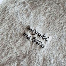 画像9: 【松尾ミユキ】Fluffy Circular Pouch ふわふわファーのまんまるポーチ モフモフ｜選べるカラー ベージュ/グレイ｜猫 ネコ ねこ｜ (9)