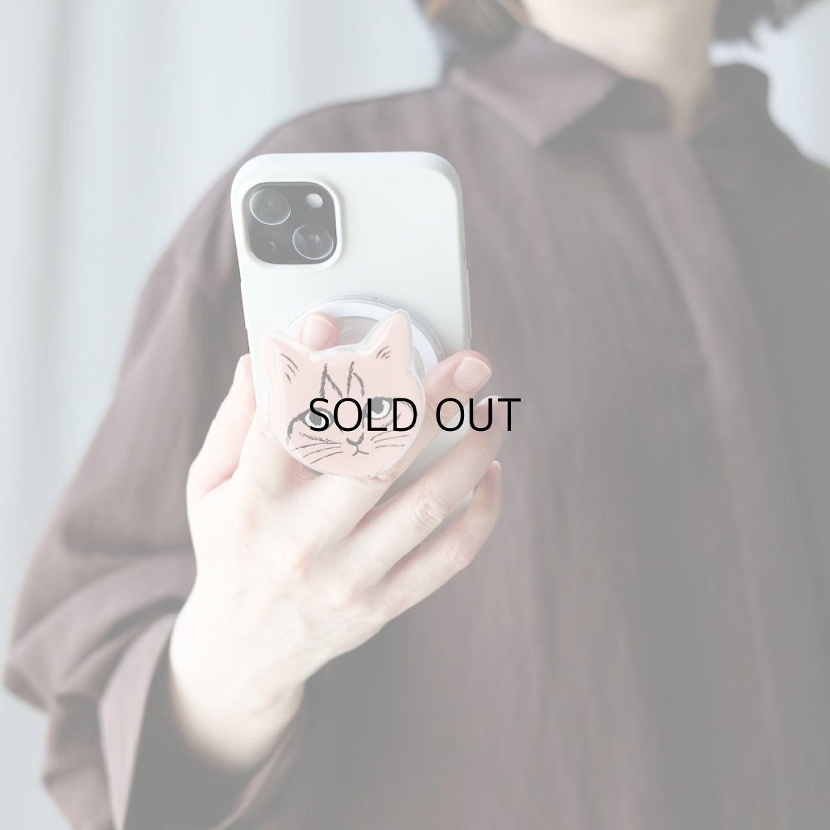 画像2: 【松尾ミユキ / Matsuo Miyuki】Phone grip　スマホグリップ　「Pepper」｜スマホリング携帯電話アクセサリー・スマホスタンド｜落下防止・片手操作・安定化・手ブレ軽減・指楽負担軽減｜ねこ猫ネコcat (2)