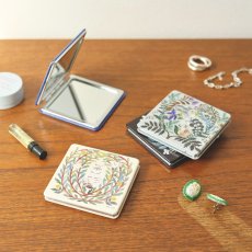 画像1: 【松尾ミユキ / Matsuo Miyuki】Square mirror Butterfly cat｜四角型コンパクトミラー・携帯用手鏡｜ねこ猫ネコcat (1)