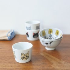 画像16: 【松尾ミユキ / Matsuo Miyuki】＼２点セット／お皿（M）とお茶碗セット｜Plate（M） & Bowl｜4種類から選べる  Pumpkin / Noisettes / Pepper / Chloe｜猫5匹とお花の白丸皿（M） ＆ねことお花のお茶碗｜ネコcat (16)