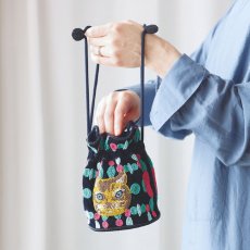 画像4: ナタリー・レテ / Nathalie Lete｜＼送料込み／Beaded Drawstring Bag　ビーズ巾着バッグ｜φ13×17cm インド製 総ビーズ刺繍ポシェット｜2種類から選べる Maya / Black cat｜ねこ猫ネコキャットcat (4)