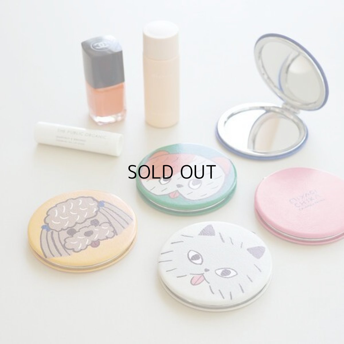 画像2: 【山鳩舎（みやぎちか）】Compact mirror YAMABATOSHA MIYAGI CHIKA｜おしゃれでかわいいデザインのコンパクトミラー　ホワイト（白） (2)