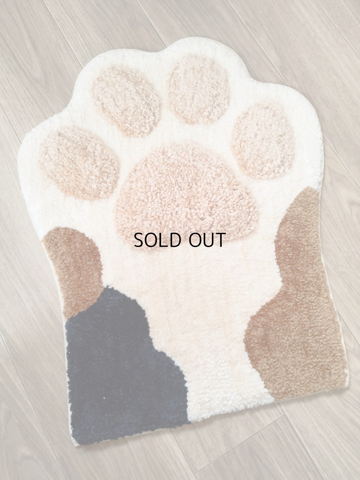 画像2: 【AND PACKABLE/アンドパッカブル】コーナーマット|大きい三毛猫の手 おっきな肉球マット|ミケネコの肉球マット|猫 ネコ cat|猫グッズ 猫マット 猫用マット マット ラグ (2)