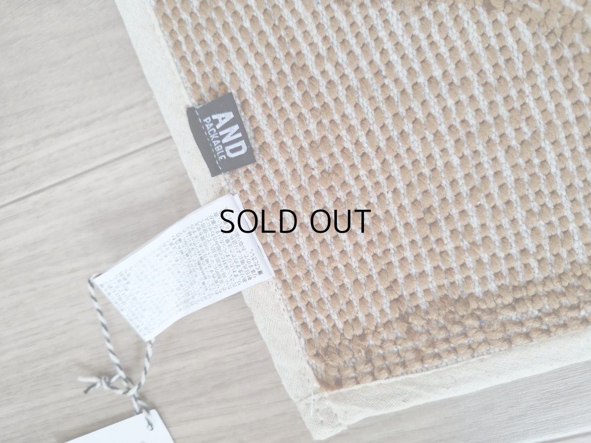 画像4: 【AND PACKABLE/アンドパッカブル】コーナーマット|大きい三毛猫の手 おっきな肉球マット|ミケネコの肉球マット|猫 ネコ cat|猫グッズ 猫マット 猫用マット マット ラグ (4)