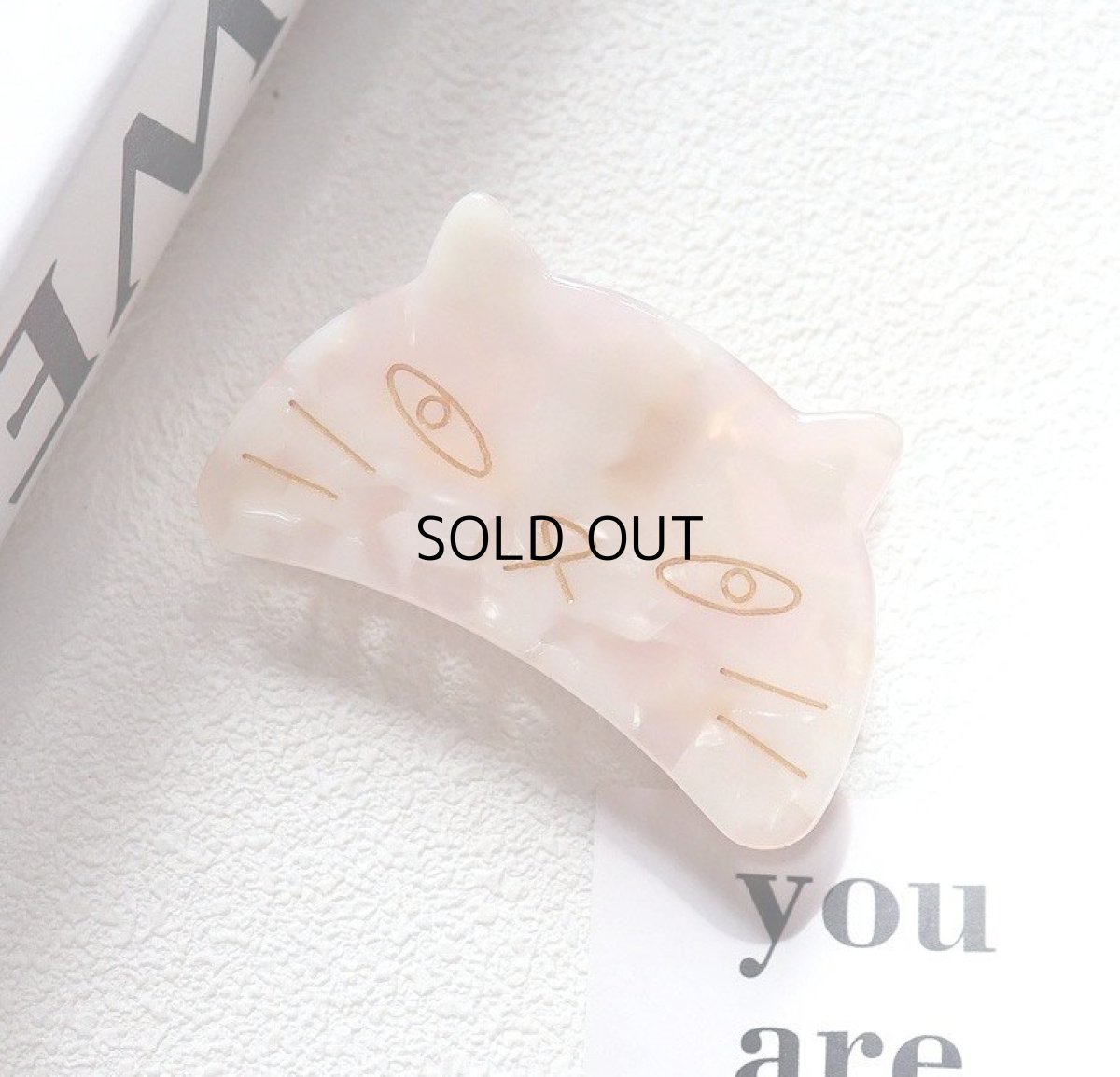 画像1: 国内発送｜ヘアアクセサリー　ふて猫バンスクリップ｜ピンクマーブル×ゴールド｜バンスクリップミニ｜ピンクデミ柄　ピンクべっこうぶち柄猫｜髪留め　オシャレ可愛い　ファッション (1)