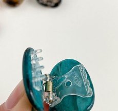 画像3: 国内発送｜ヘアアクセサリー　ふて猫ヘアクリップ｜ブラウンマーブル×ゴールド｜バンスクリップミニ｜ブラウンデミ柄　茶色ぶち猫べっこう｜髪留め　オシャレ可愛い　ファッション (3)