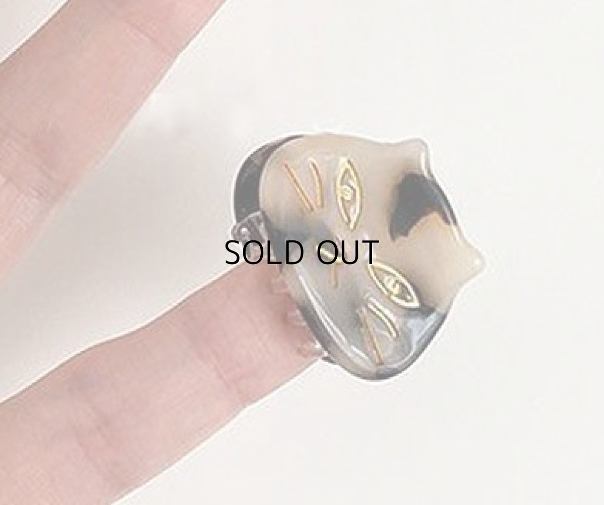 画像2: 国内発送｜ヘアアクセサリー　ふて猫ヘアクリップ｜ベージュマーブル×ゴールド｜バンスクリップミニ｜ベージュデミ柄　ぶち猫ベージュべっこう柄｜髪留め　オシャレ可愛い　ファッション (2)