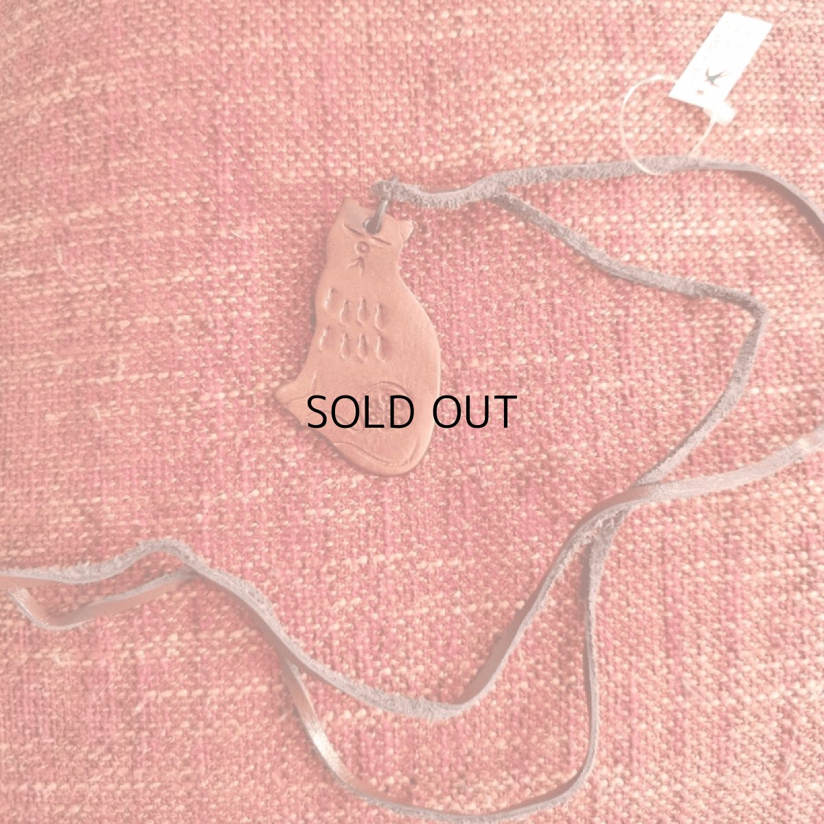 画像5: 【live in PERFECT UNION/パーフェクトユニオン】猫型レザーカービングブローチ 本革ネックレス|ハンドメイドアクセサリー|猫グッズ 猫雑貨 (5)