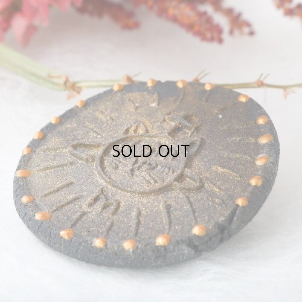 画像2: 【マリのアトリエ】惑星猫バッジ　ねこの惑星スタンプブローチ　猫バッヂ　猫オシャレ雑貨　猫女子　猫柄　猫模様　猫グッズ　猫雑貨　ネコ | 猫 | cat　｜ (2)