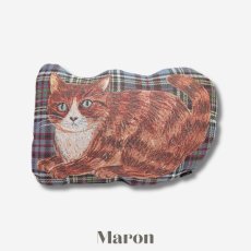 画像8: 【松尾ミユキ】Diecut cushion cat check back｜ダイカットクッション チェック｜選べる4種類　Leo/Mugi/Lin/Maron｜猫ねこネコ (8)