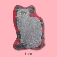 画像2: 【松尾ミユキ】Diecut cushion cat check back｜ダイカットクッション チェック｜選べる4種類　Leo/Mugi/Lin/Maron｜猫ねこネコ (2)