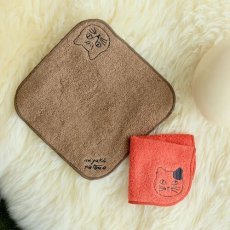 画像2: 【松尾ミユキ】Embroidered Cat Towel Matsuo Miyuki｜猫刺しゅうタオルハンカチ　赤｜ブチネコ　レッド｜ねこcat (2)