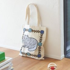画像1: 【松尾ミユキ】Embroidery Tote bag Matsuo Miyuki　トートバッグ｜猫刺繍かばん｜Gray cat　白｜「A4」すっぽり　たっぷり収納 (1)