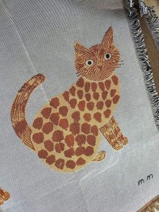 画像3: 【松尾ミユキ】タペストリーラグ　ネコ | cat　milo | ミロ マルチカバー|ベッドカバー|ソファーカバー|ひざかけ|インテリア|フリンジ|カーペット|マット|コットンスローブランケット (3)