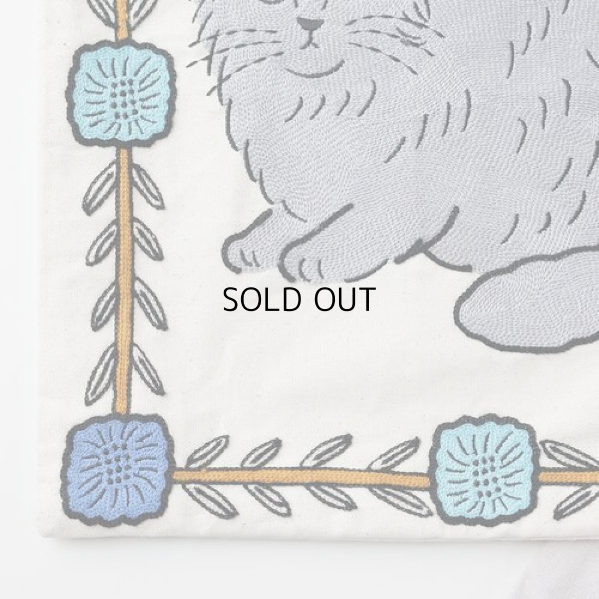 画像2: 【松尾ミユキ】Embroidery Cushion cover｜可愛い猫たちが刺繍されたクッションカバー｜イエロー（黄色）×白い子猫コネコ (2)