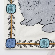 画像2: 【松尾ミユキ】Embroidery Cushion cover｜可愛い猫たちが刺繍されたクッションカバー｜ブルー（青）×トラネコ／虎猫 (2)