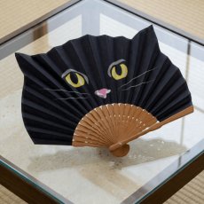 画像7: ナッティ / natti｜ケース付き 夏の猫顔扇子 軽量・コンパクト 携帯用に｜4種類から選べる  黒猫 / 白猫 / シャム / ハチ｜ねこ猫ネコキャットcat (7)