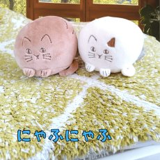 画像1: 【にゃふにゃふ】手のひらにぎにぎ　ぬいぐるみ｜選べる茶猫／ぶち猫｜ネコねこ (1)