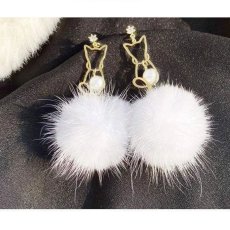 画像1: 国内発送｜アクセサリー　猫×パール×ファーピアス｜ゴールド×ホワイトパール×ホワイトファー｜にゃんこ猫ネコねこcat　オシャレ可愛い　ファッション (1)