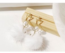 画像2: 国内発送｜アクセサリー　猫×パール×ファーピアス｜ゴールド×ホワイトパール×ホワイトファー｜にゃんこ猫ネコねこcat　オシャレ可愛い　ファッション (2)