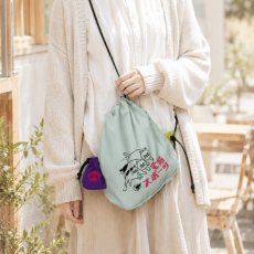 画像2: 星羊社｜宅猫スポーツ 迅速サコッシュ｜淡いブルーグレー 巾着型ショルダーバッグ｜ねこ猫ネコキャットcat (2)
