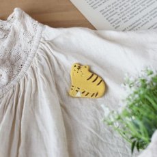 画像3: 【set the tone／セットザトーン】コトラブローチ　子虎｜バッジ　バッヂ　オシャレ雑貨　猫女子　猫柄　猫模様｜猫グッズ・猫雑貨｜ネコ猫cat (3)